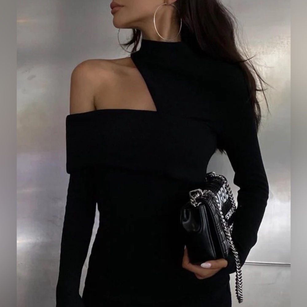 Commense Black Long Sleeve Cut Out Top Sz XS orig $35